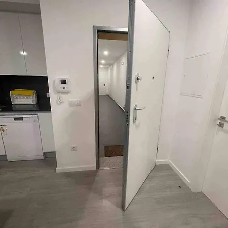 Flat Spacious And Tidy - Close Stadium Wifiac Apartman