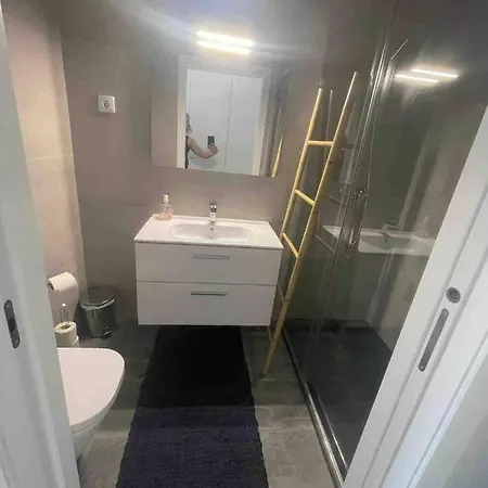 Apartman Flat Spacious And Tidy - Close Stadium Wifiac